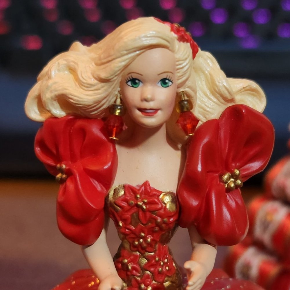 Mint Great Condition !! Vintage Holiday Barbie 1993 Red Dress Ornament
